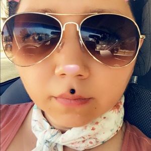 Meet your Posher, Monica